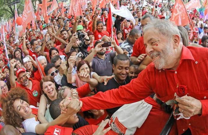 Crescem ações em defesa de Lula e da democracia no Brasil